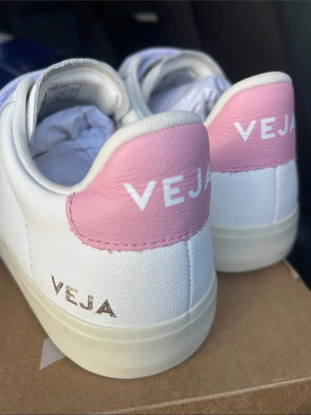 New Veja women’s White Sneakers with Pink V size 9